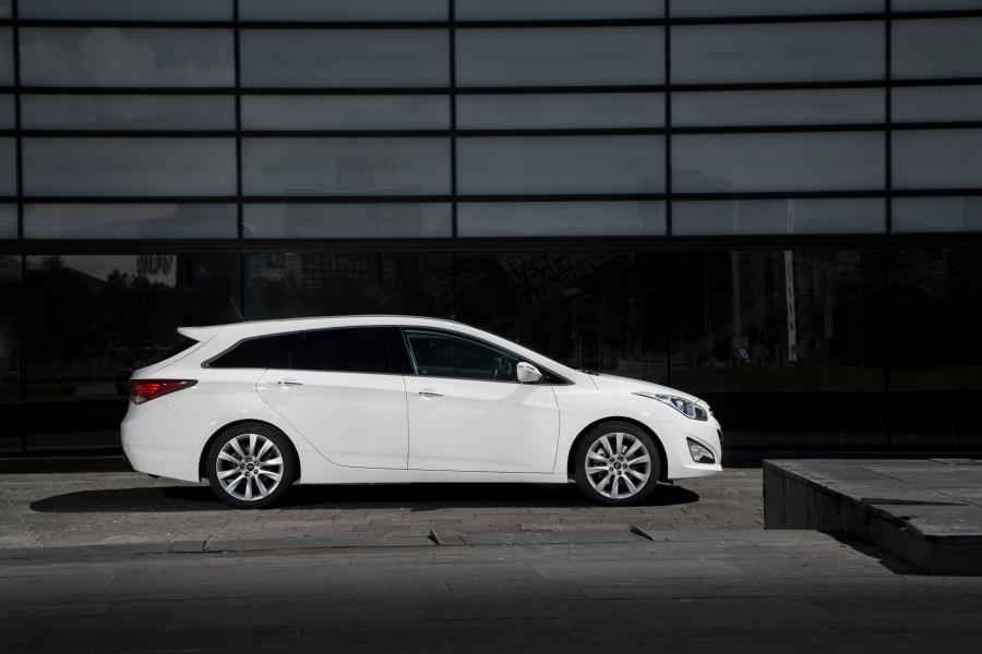  Hyundai i40 Tourer 2014 года  (UK) (фото 5 из 73)
